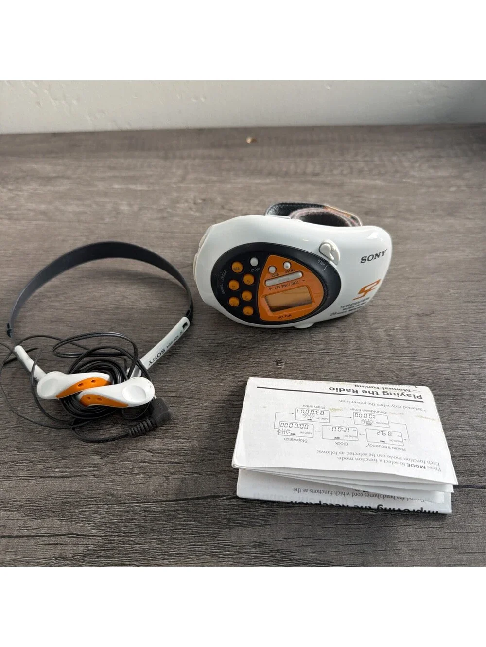 Sony S2 SRF-M80V Sports Walkman Armband Radio + MDR-W014 Headphones Working
